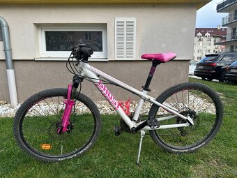 Krásny dievčenský Ghost - 4