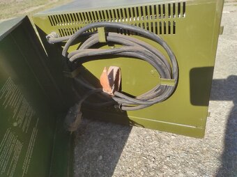 Predám Vojenskú nabíjačku - 4