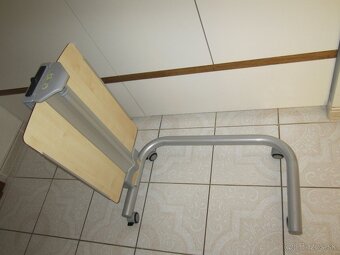 Stolík ku zdravotníckej posteli - 4