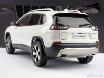 JEEP CHEROKEE 1:18 PAUDI - 4