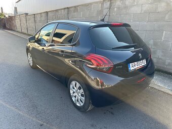 Peugeot 208 - 4