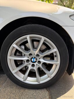 Na predaj: Originálne 18-palcové disky BMW F11 (ET30, 5x120) - 4