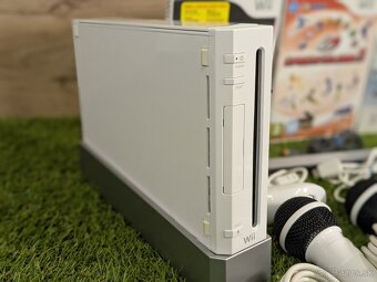 Nintendo Wii, 2 ovládače, 2 mikrofóny + 3 hry - 4