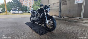 Honda Hornet 900 - 4