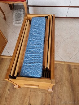 Starožitny nábytok unikát , drevená truhlica a v nej posteľ - 4