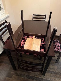 Predám stôl z masívu + 4 stoličky - 4