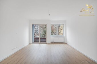 4i byt s otvorenou dispozíciou a 2 balkónmi v srdci Starého - 4