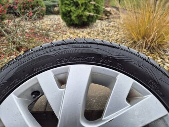 Predám pneu a s diskami R17 originál citroen. - 4