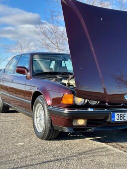 BMW E32 750i Brokatrot - 4