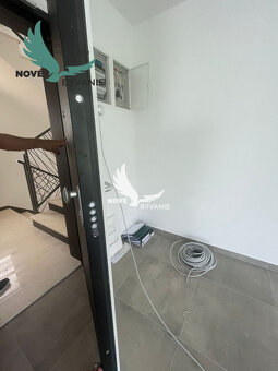 Luxusná novostavba len 70m od mora s výhľadom na more v Chor - 4