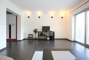 PREDAJ: Priestranný 3-izbový mezonet s terasou v atraktívnej - 4