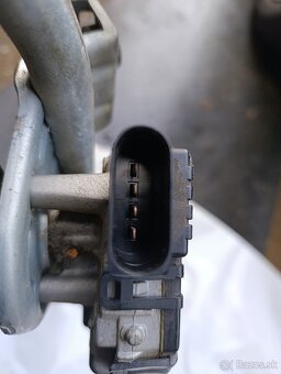 Pantograf stieračov Škoda Superb1 - 4