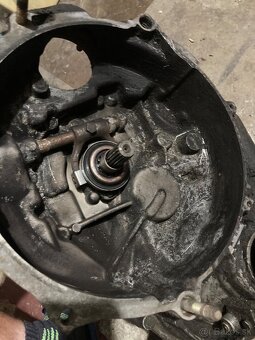 Predám prevodovku Felicia 1.3 mpi - 4