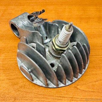 Stadion S11 - hlava motoru 1957 , dekompresor - 4