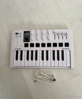 Arturia MiniLab 3 MIDI Controller - 4
