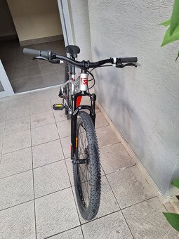 Predám horský bicykel 27 5 kola Rock Machine ako nový - 4