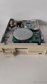 Disketové mechaniky - 4