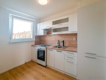 Väčší 3-izbový byt s loggiou s panoramatickým výhľadom - 4