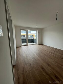 2 izbový byt na začiatku Rovinky - 4
