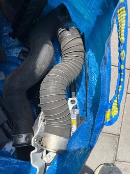 Predám diely BMW e90 Lift 2011 - 4