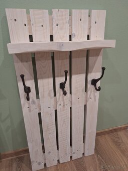 Vešiaková stena - 4