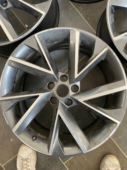 Original elektrony Skoda superb 5x112 r19 vega - 4