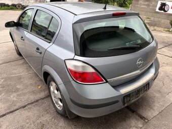 Predám náhradné diely na Opel Astra H 1,4benzin - 4