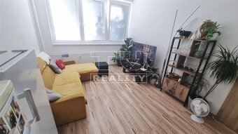 Komplet zrekonštruovaný 2.izb.byt v centre Senice. - 4