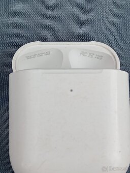 Apple AirPods 2. generácie – originál – výborný stav - 4