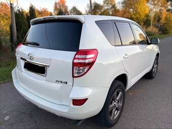 Predam Toyota Rav4 2,2 diesel 110KW 4x4 R.V 2013 112 600 - 4