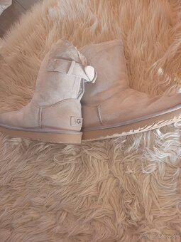 Ugg - 4