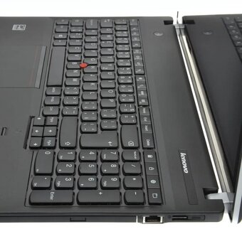 Predam Lenovo ThinkPad s dotykovym IPS displejom 15,6". - 4