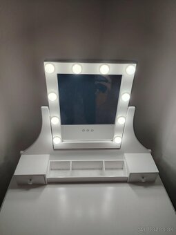 Kozmetický stolík s taburetkou - 4