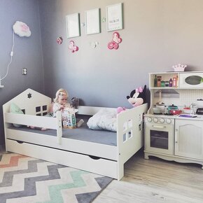 Domčeková detská postel so šuflíkom, matracom 180 cm a barié - 4