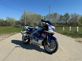 Suzuki GSXR-750 SRAD - 4