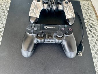 Predám Playstation 4 Pro 1TB + 2 x Controller - 4