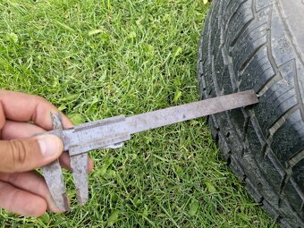 Predám 4 zimné gumy 215/65 R16 - 4