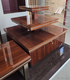 Luxusná drevená pultová zostava - 4