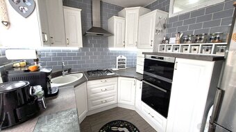 REZERVOVANÉ - Pekný 3.-izbový byt s loggiou po kompletnej re - 4