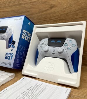 PS5 Astro Bot DualSense ovládač - 4