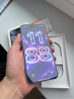Predám iPhone 16 Pro Max 256GB biely v top stave - 4