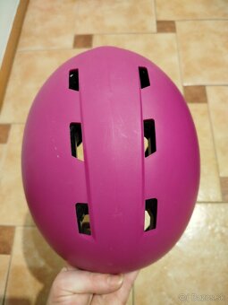 Prilba na sánkovanie a korčuľovanie - 4