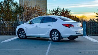 Opel Astra Sedan 1.6 CDTI 100 kw - 4