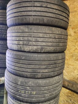 235/55/18 Continental - 4