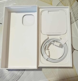 Iphone 15 - 4