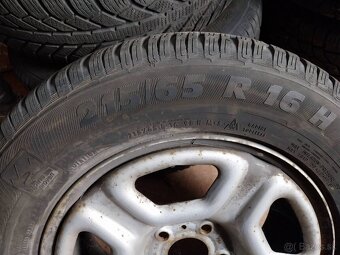 Dacia Duster 215/65/R16 - 4