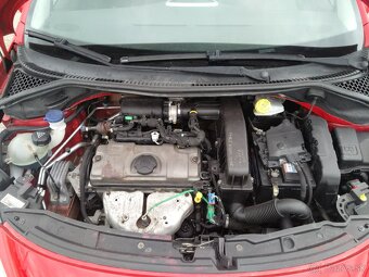 Peugeot 207 benzín  rok 2011 - 4