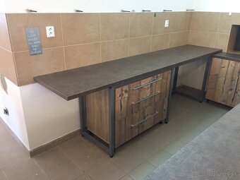 Zariadenie Gastro: Rohový barový pult s príslušenstvom - 4