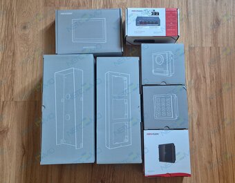 Set videovrátnika Hikvision s čítačkou kariet a klávesnicou - 4