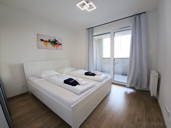 Na predaj, 2 izbový byt pri centre mesta s loggiou - 4